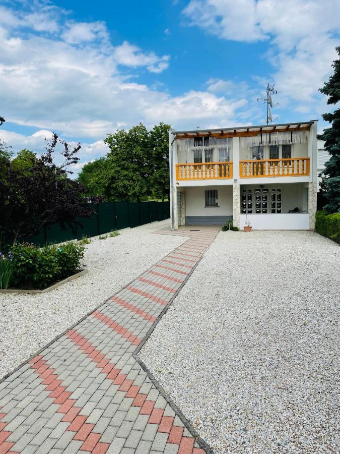 Karolin Apartman Bük Buitenkant foto